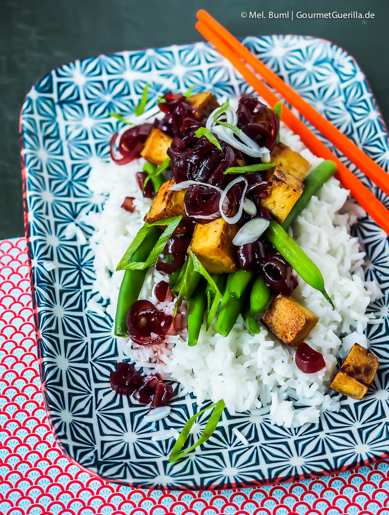Tofu on green beans with spicy grape-ginger sauce | GourmetGuerilla.com