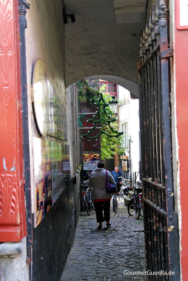 Bruges Alleys Life in Bruges # gourmet guerrilla # city tips #travel # bruges 
