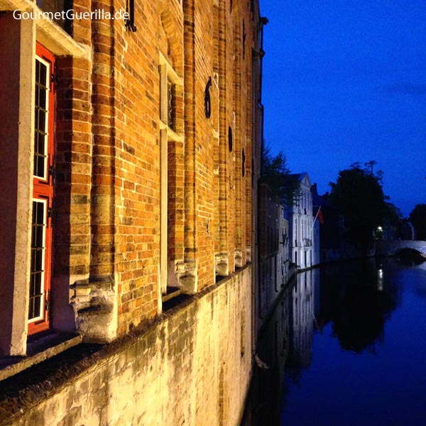 Bruges at night Blinde Enzelstraat #gourmet guerrilla # city tips #travel # bruges